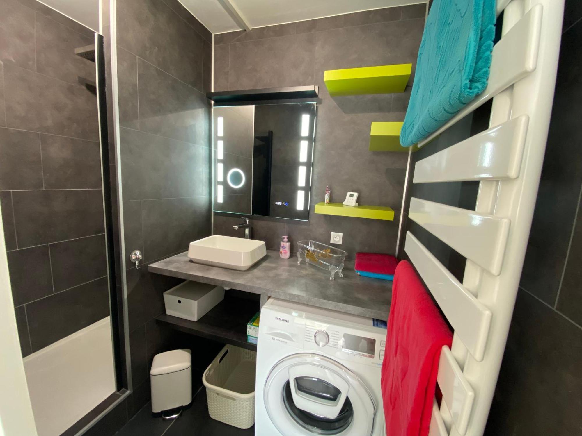 Apartment Victoria-t2-41m2-balcon, Wifi, Linge, Produits, Menage Inclus *