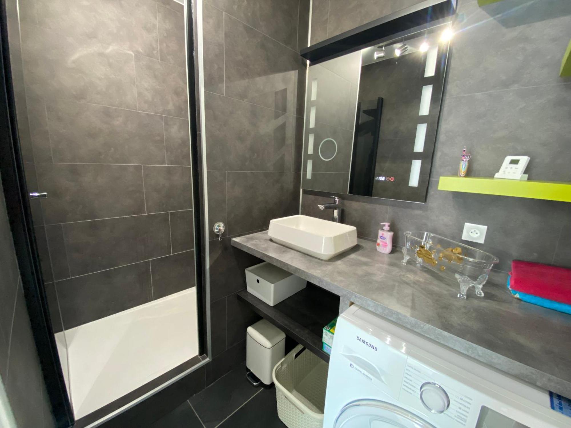 Victoria-t2-41m2-balcon, Wifi, Linge, Produits, Menage Inclus * Reims